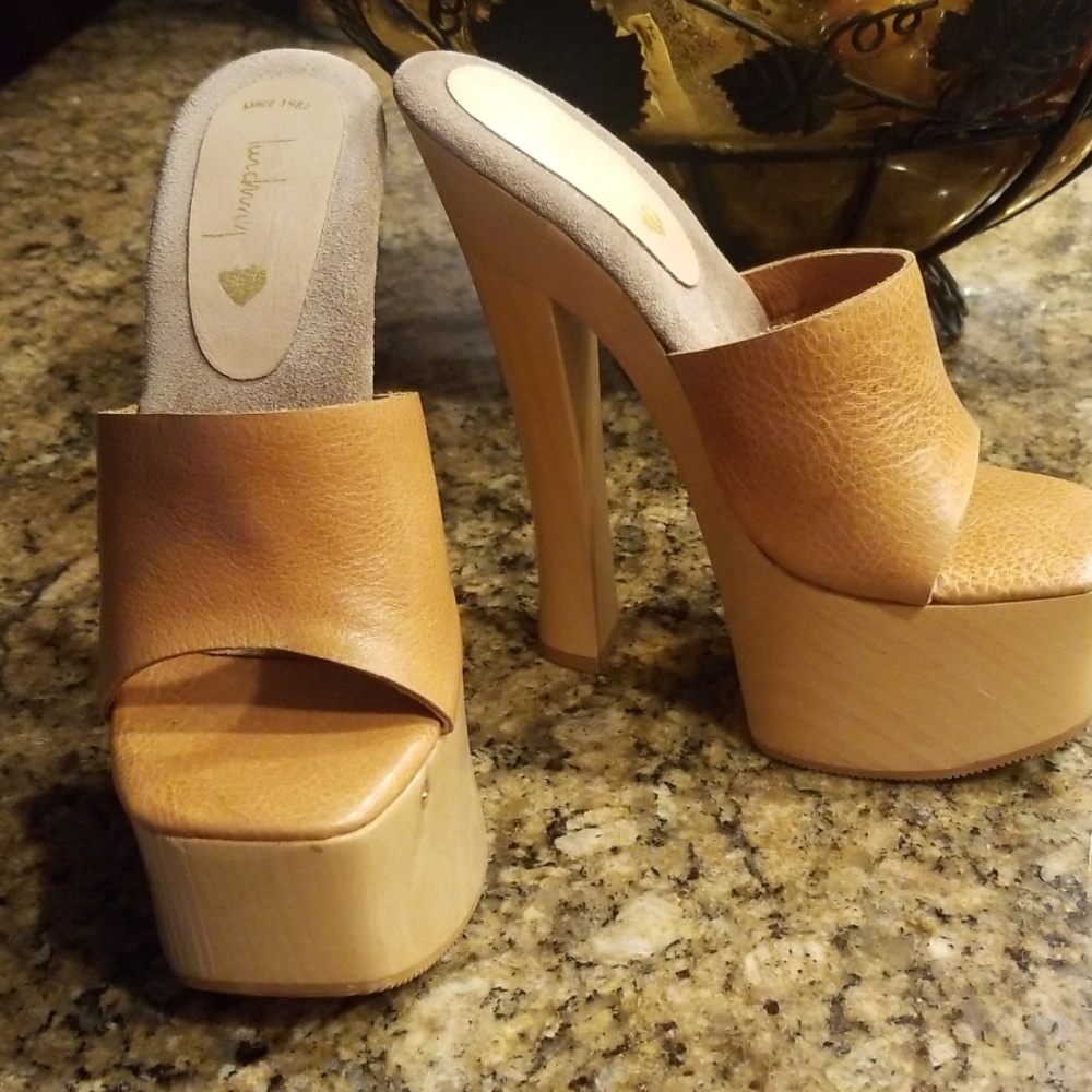 Women's shoes